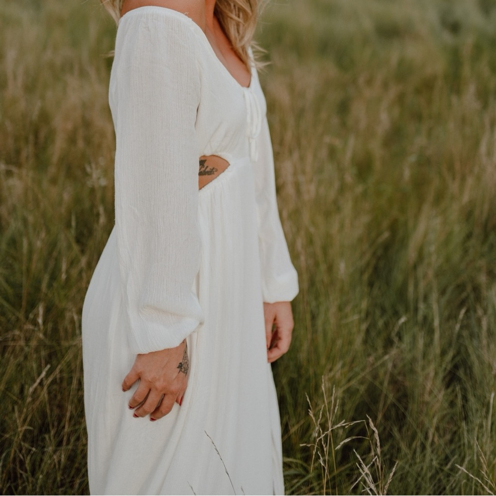 Kittenish White Long Sleeve Dress